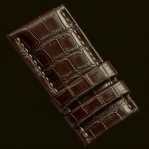  Illustration emphasizing the durable construction and fine craftsmanship of an alligator watch strap.