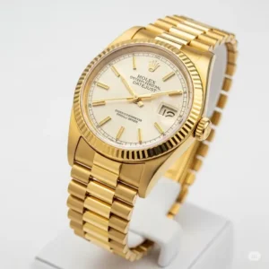 A sophisticated vintage Rolex Datejust in yellow gold for men, with a classic fluted bezel and Jubilee bracelet. This timeless gold Rolex watch offers enduring style.